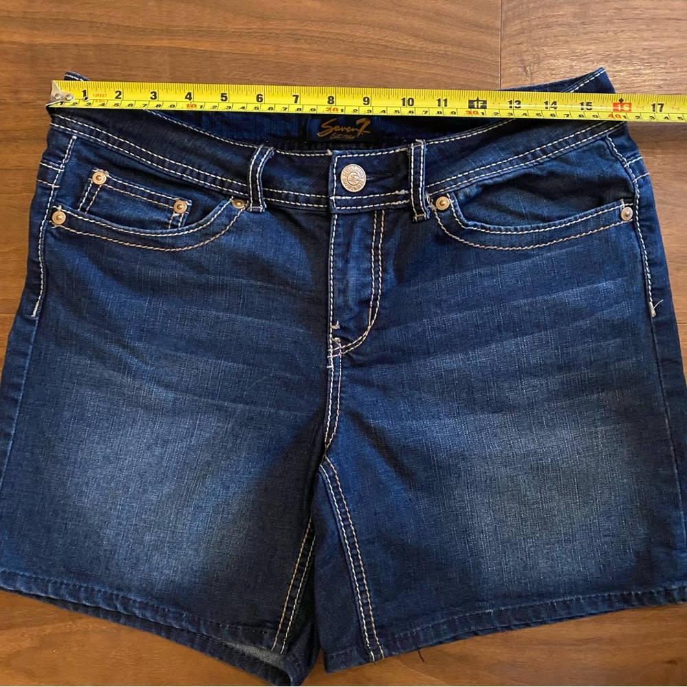 Seven7 Dark Wash Denim Shorts Size 10 Embroidered Pockets - Picture 3 of 5